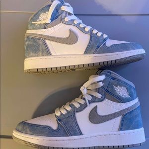 JORDAN 1 retro hyper royal